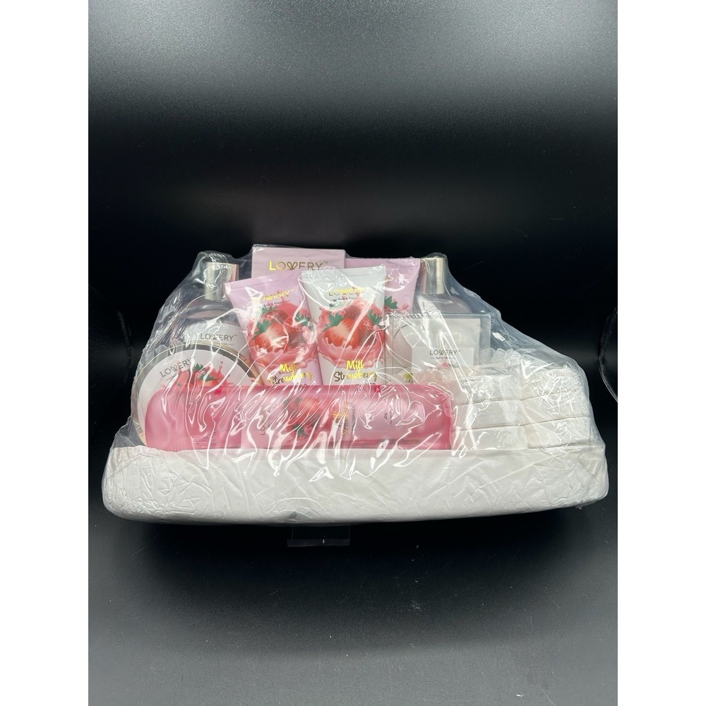 Lovery Home Spa Kit Gift Set – Strawberry Milk Scented Luxury Bath Set